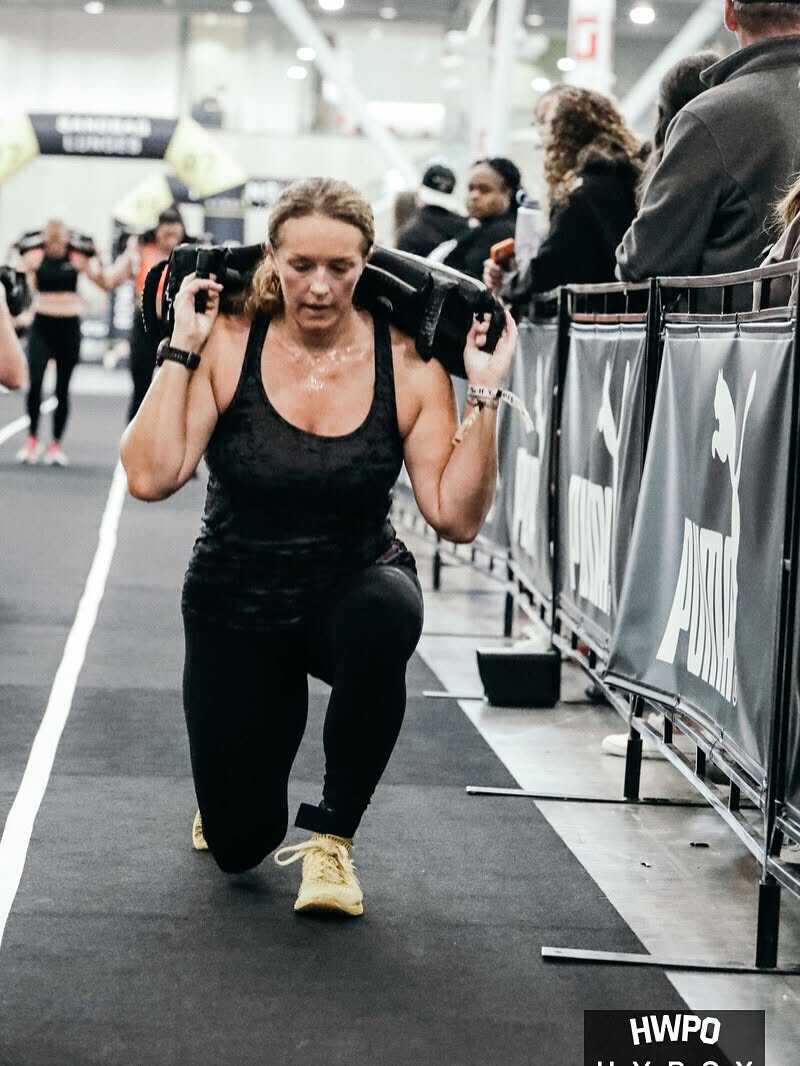 Natalie Beyranevand doing lunges at HYROX Boston